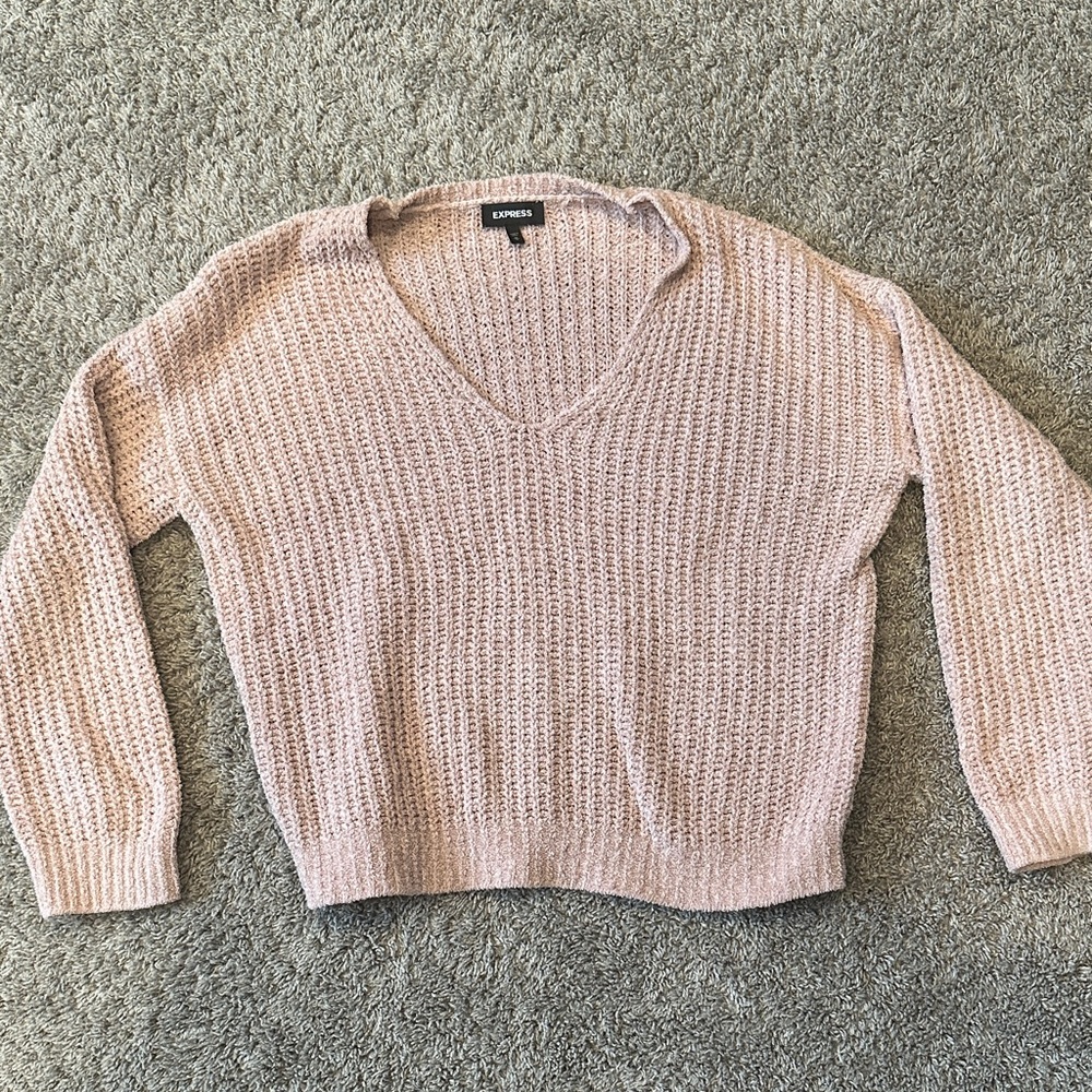 Express Women's Light Pink V-Neck Sweater